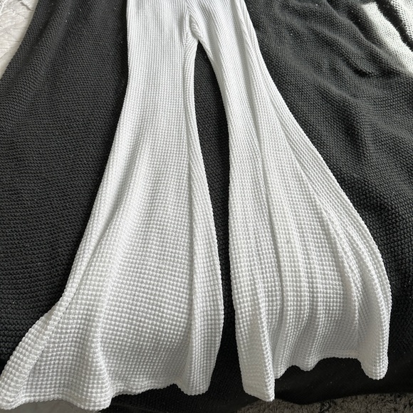 White 2 piece cloth pants & crop top set - Picture 4 of 6